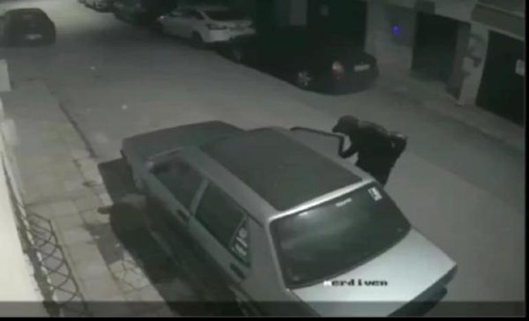 32 saniyede kapısını açtığı otomobilden 6 dakikada teyp ve ses sistemi çaldı