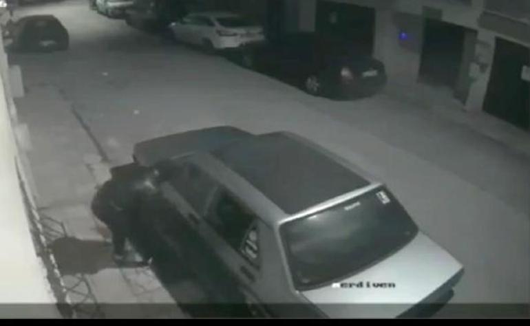 32 saniyede kapısını açtığı otomobilden 6 dakikada teyp ve ses sistemi çaldı