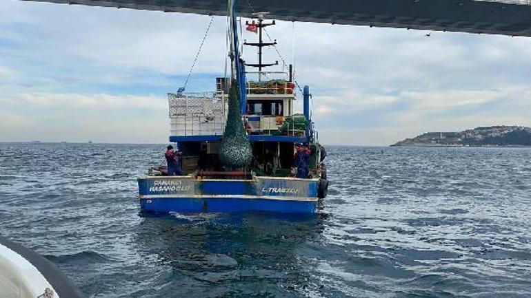 Boğazda kaçak trol ağında 400 kilogram balık ele geçirildi