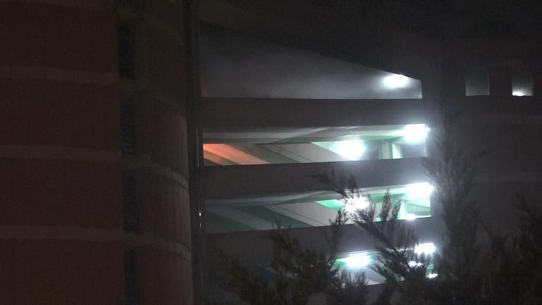 Bursada, katlı otoparkta yangın; 3 otomobil zarar gördü
