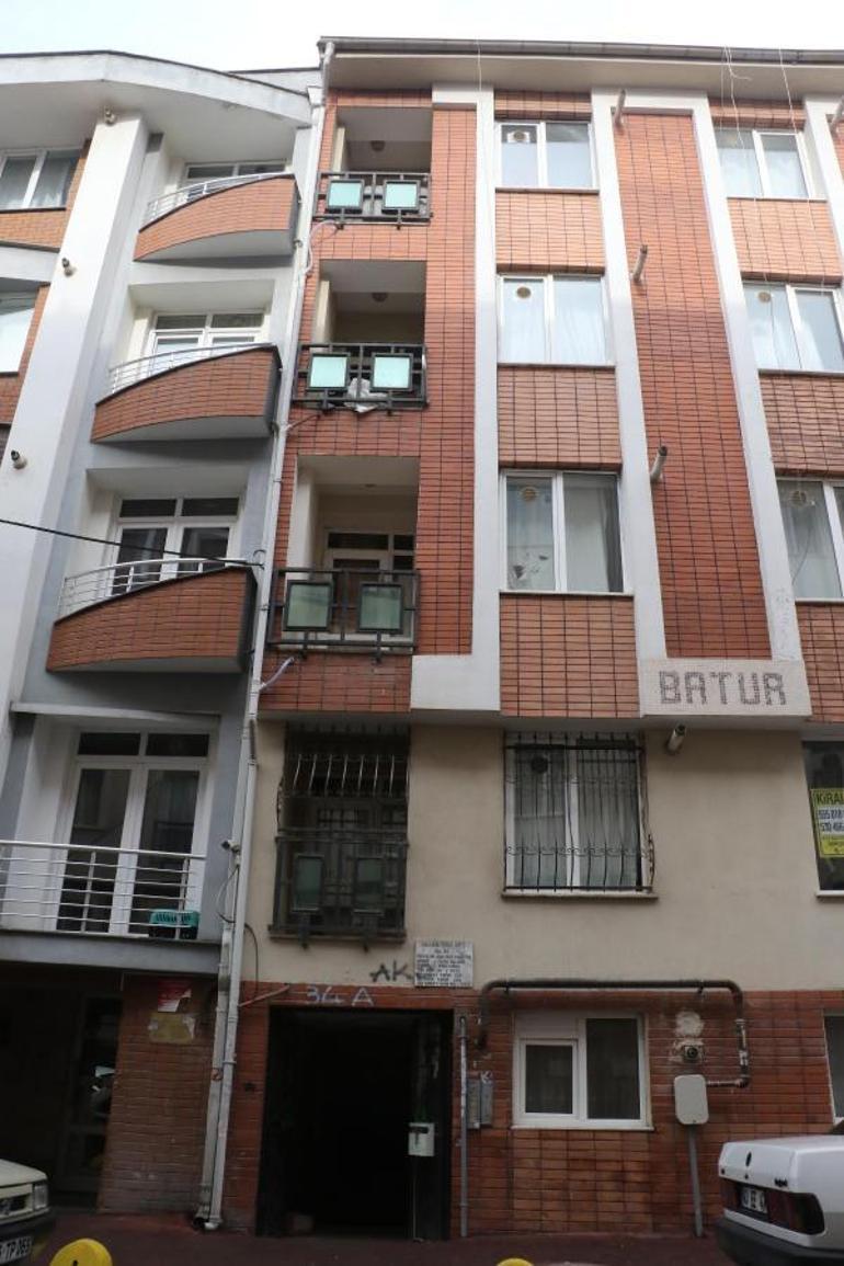 Apartmanın girişinde bıçaklı saldırıya uğrayan Tuğçe, hayatını kaybetti