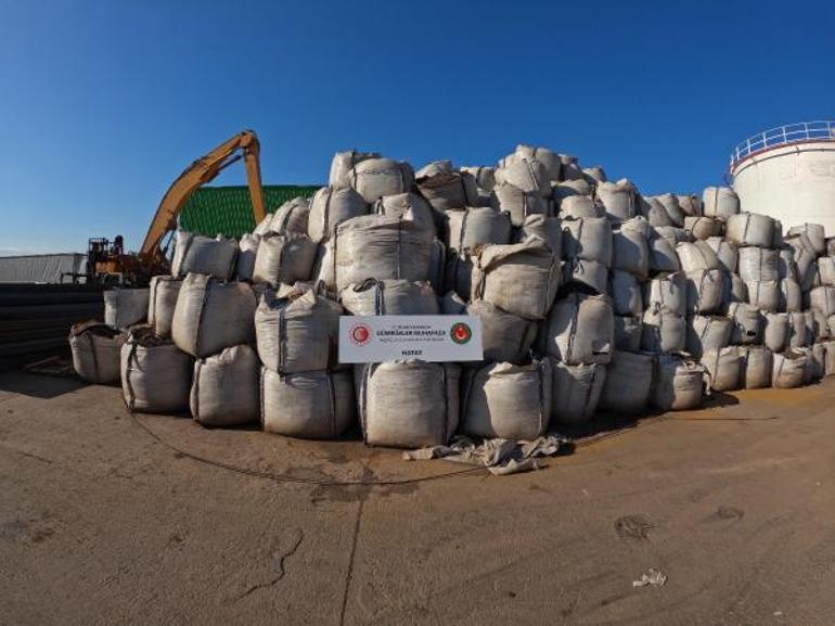 İskenderun Limanındaki gemide tehlikeli atıkların ülkeye girişi engellendi