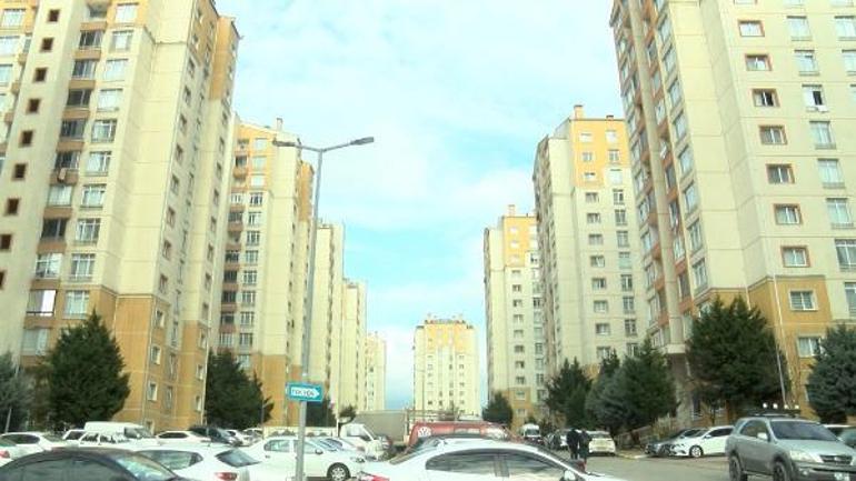 Başakşehirde site sakinleri yüzde 85 aidat zammına eylem yaparak tepki gösterdi