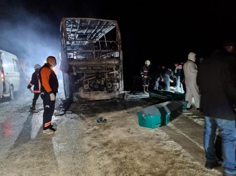 Mersinde otobüs, demir profil yüklü TIRa çarptı: 3 ölü, 20 yaralı