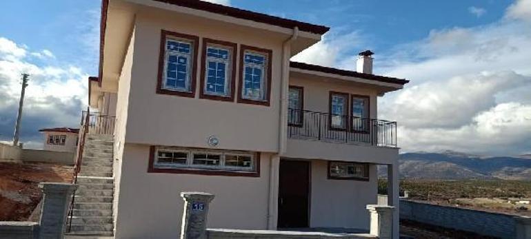 Konyada depremzedeler yeni evlerine kavuştu