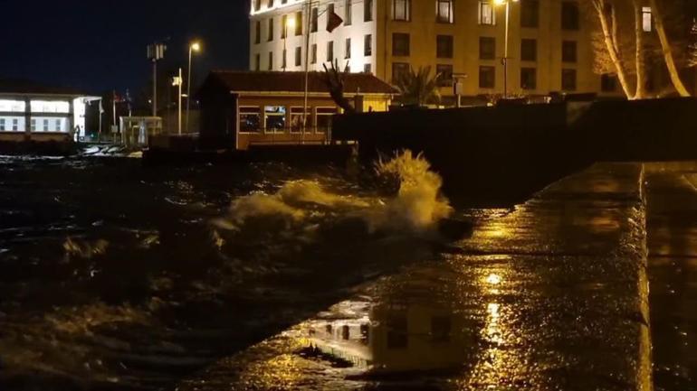 İstanbulda lodos etkisini sürdürüyor