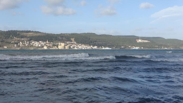 Bozcaada ve Gökçeada feribot seferlerine lodos iptali