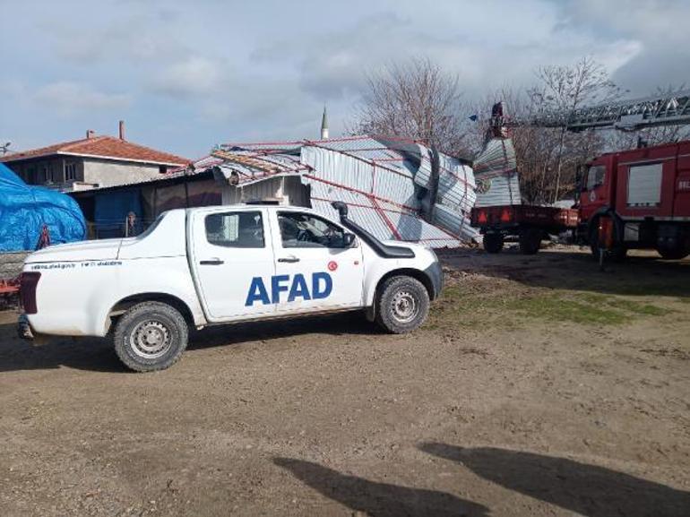Keşanda lodos, kooperatif binasının kaplamalarını uçurdu