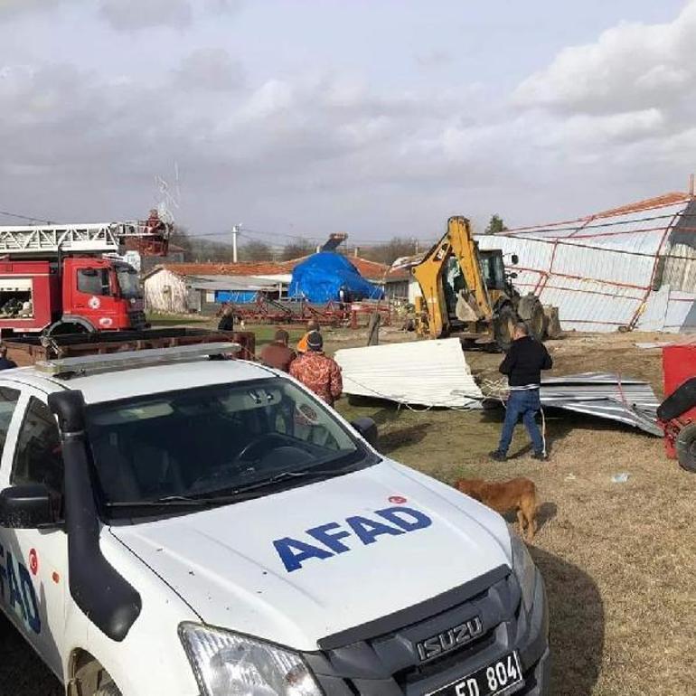 Keşanda lodos, kooperatif binasının kaplamalarını uçurdu