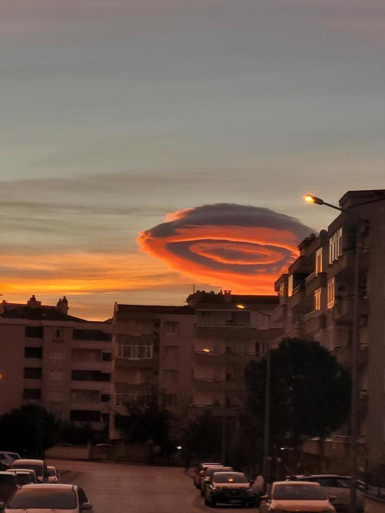 A reddish colored lenticular cloud spotted in Bursa, Turkiye