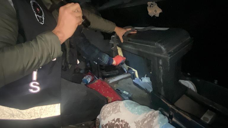 Mısır yüklü TIR’da 5 milyon liralık kaçak cep telefonu ele geçirildi