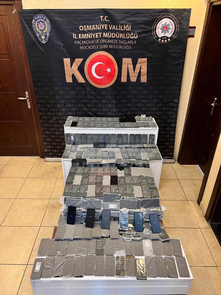 Mısır yüklü TIR’da 5 milyon liralık kaçak cep telefonu ele geçirildi