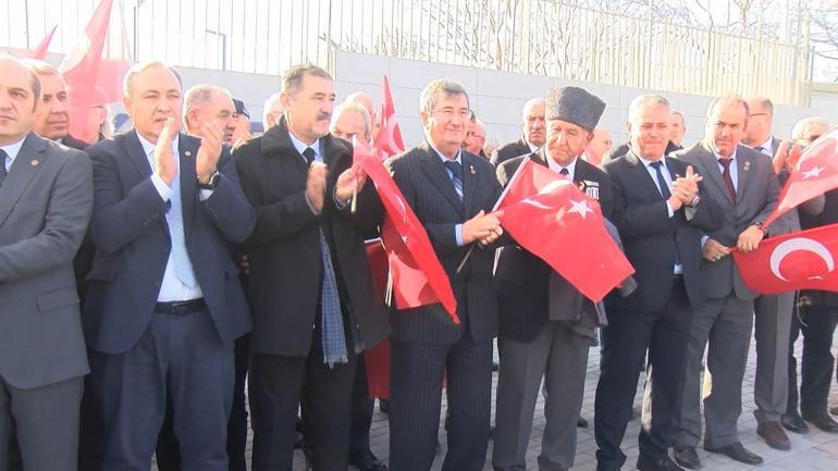 Emekli Astsubaylar Derneğinden BAYKAR önünde açıklama