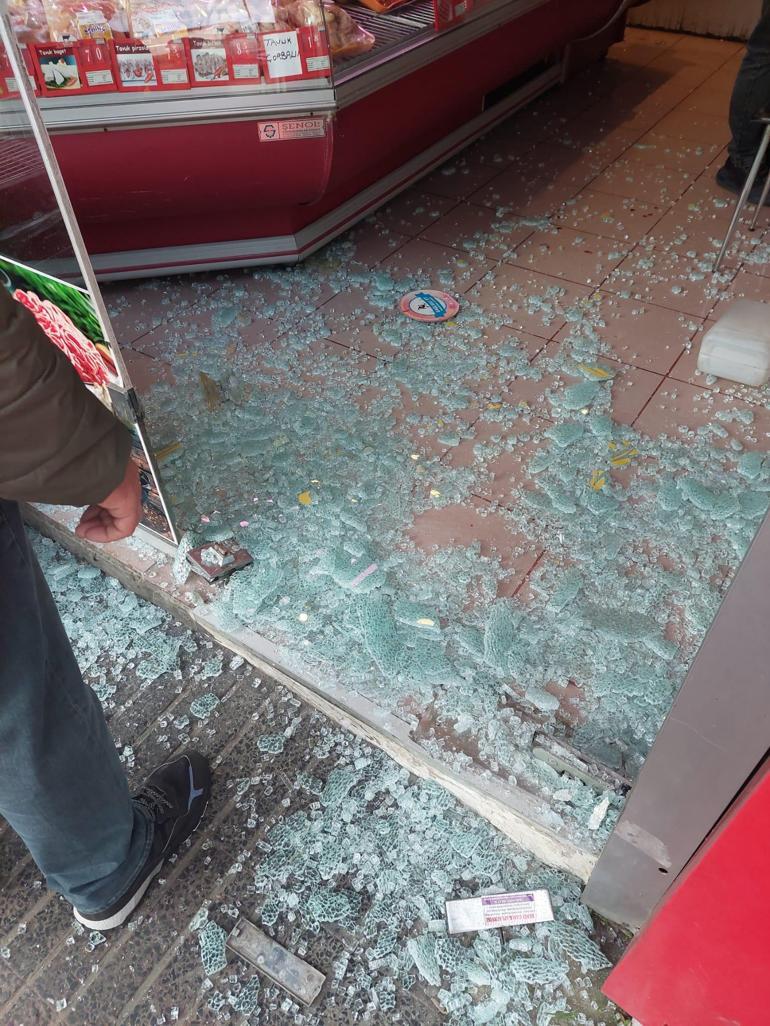 Güngörende köpekten kaçarken çarptığı cam kapıyı parçaladı