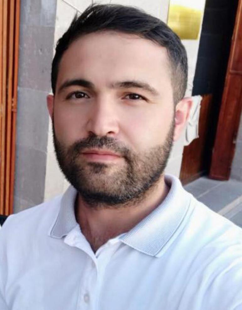 Yan yoldan hızla gelen otomobil bariyerleri aşıp iki araca çarptı: 1 polis şehit, 5 yaralı