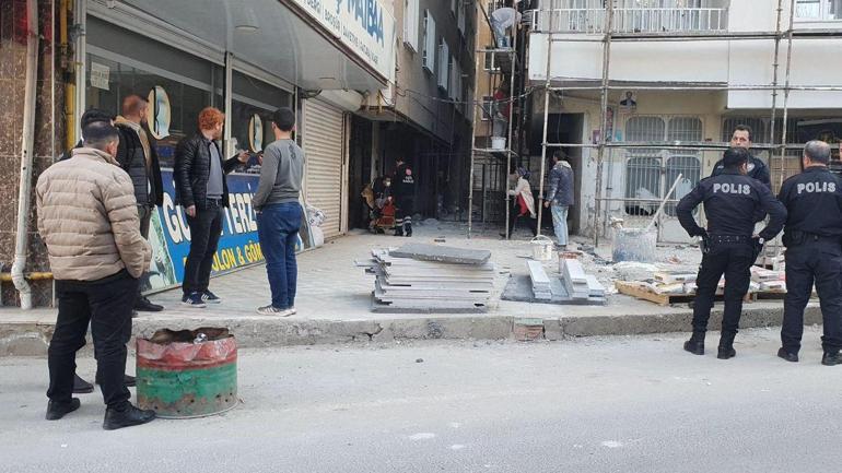 Eşinin boğazını kestikten sonra sağlıkçıları eve alıp, kapıyı kilitlemiş