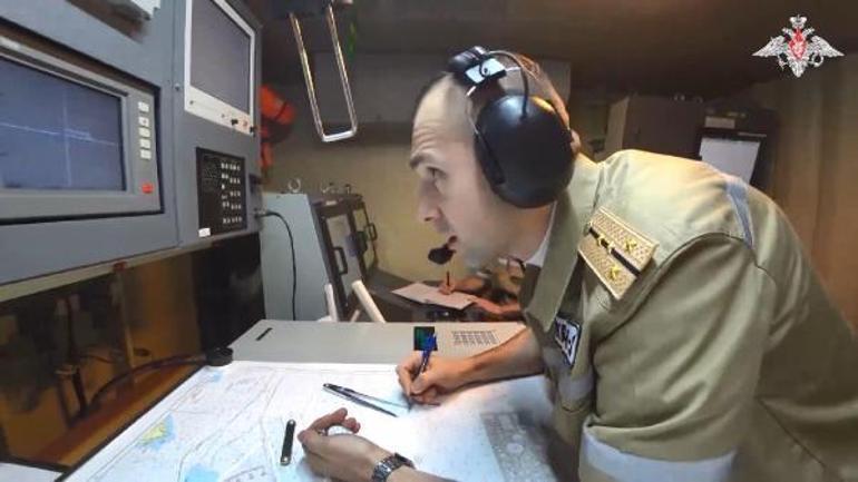 Rus savaş gemisi, bilgisayar üzerinden hipersonik füze denemesi yaptı