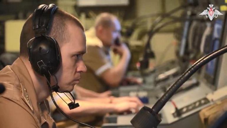 Rus savaş gemisi, bilgisayar üzerinden hipersonik füze denemesi yaptı