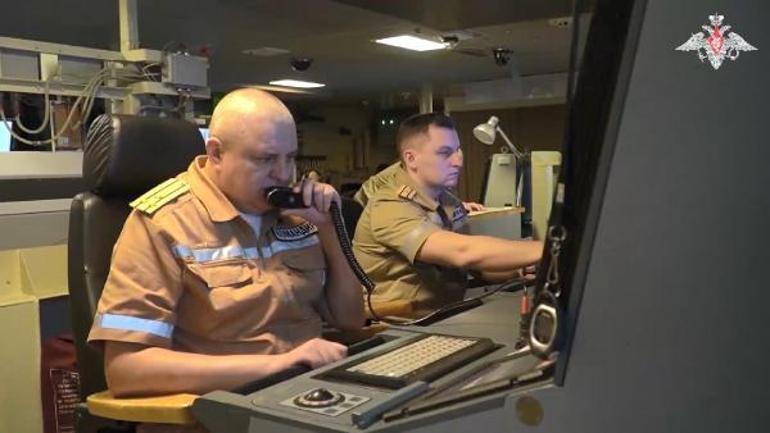 Rus savaş gemisi, bilgisayar üzerinden hipersonik füze denemesi yaptı