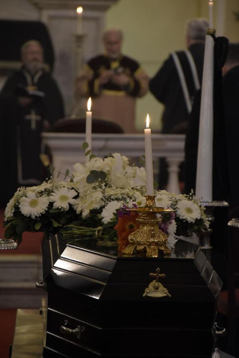 Kilisedeki yangında ölen Jozefin Ekmekçioğlu son yolculuğuna uğurlandı