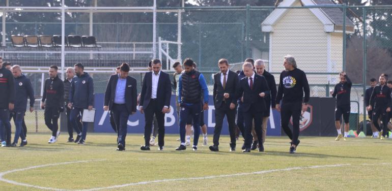 Gaziantep Valisi Gül, kulüp borcunu ve Erol Bulutu açıkladı