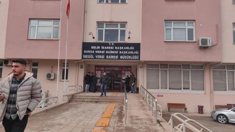 Avukat çift, tapu müdürlüğünde müvekkillerinin eşinin silahlı saldırısına uğradı