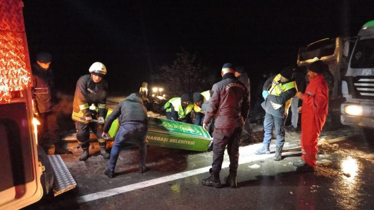 Kayseride yolcu otobüsü şarampole devrildi: 3 ölü, 25 yaralı