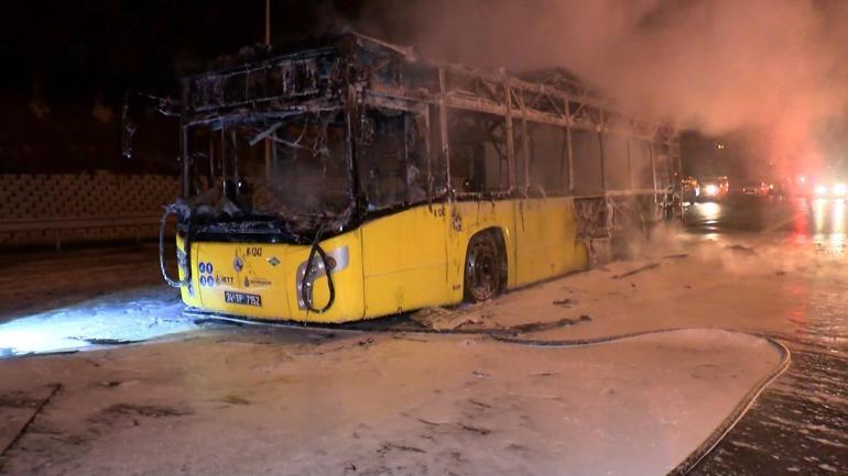 Sultangazi TEM Otoyolunda İETT otobüsü alev alev yandı