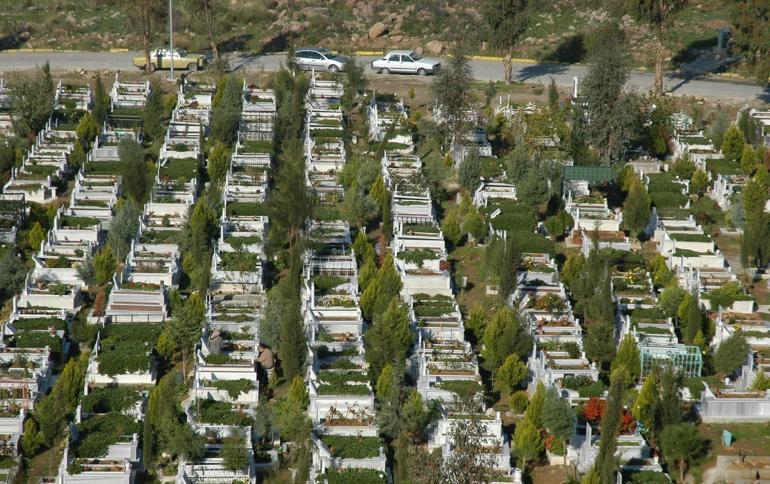 İzmir kent merkezindeki 30 mezarlık alanı doldu, yenileri açılıyor