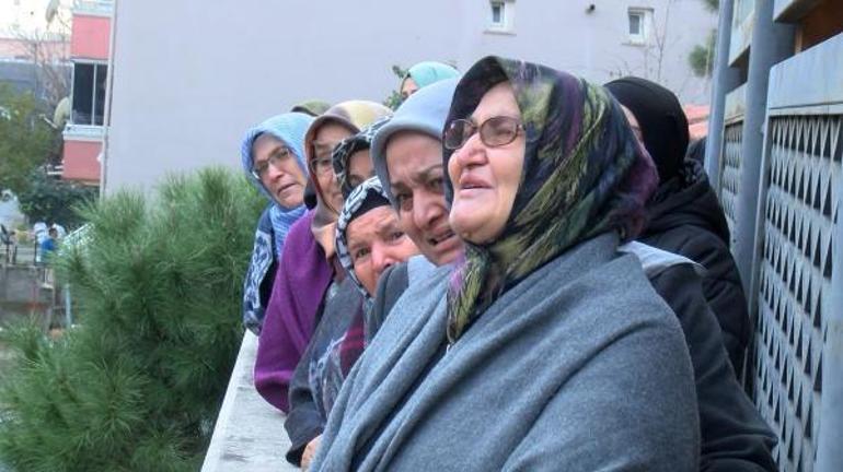 Kartalda evlerinde ölü bulunan anne ve kızları son yolculuğuna uğurlandı