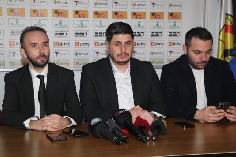 Eskişehirspor’da transfer yasağının kaldırılmasına meşaleli kutlama