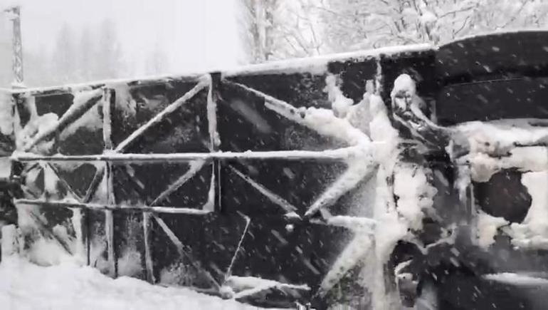 Bingölde yolcu otobüsü devrildi; 12 yaralı
