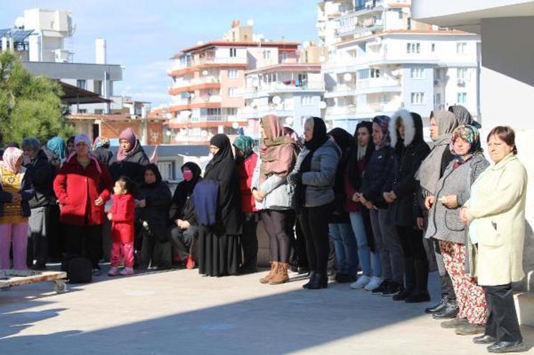 Sömestirde ziyarete gittiği anneannesiyle evde ölü bulunan Ecrin, son yolculuğuna uğurlandı