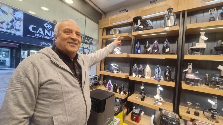 Kıyma makinesine yuva yapan kuşun yavrularının yumurtadan çıkmasını bekliyorlar