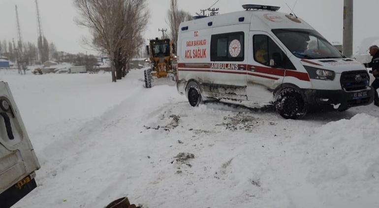 Doğum sancıları tutan kadın, ambulans helikopterle hastaneye ulaştırıldı