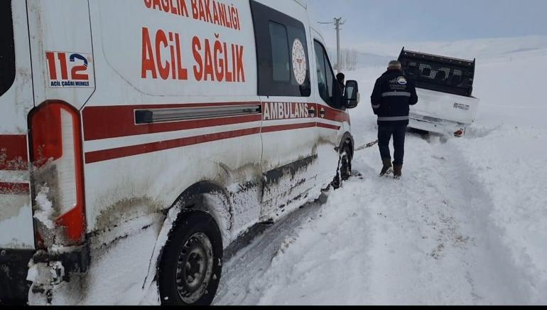 Doğum sancıları tutan kadın, ambulans helikopterle hastaneye ulaştırıldı