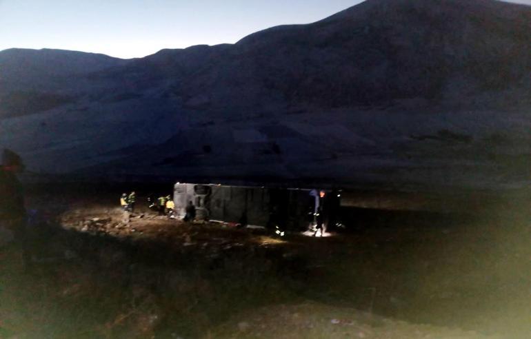 Afyonkarahisarda yolcu otobüsü devrildi: 8 ölü, 35 yaralı