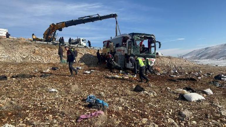 Afyonkarahisarda yolcu otobüsü devrildi: 8 ölü, 35 yaralı