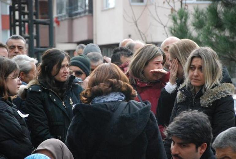 Hilal öğretmen, gözyaşlarıyla son yolculuğuna uğurlandı
