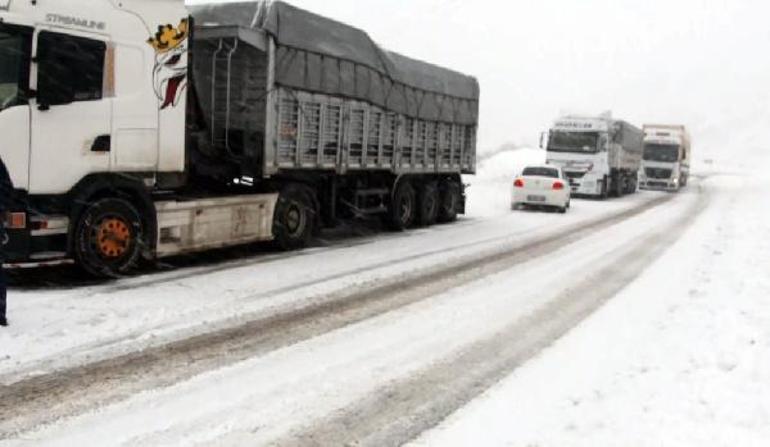 Doğu’da 5 ilde kar esareti; 1070 köy yolu ulaşıma kapandı