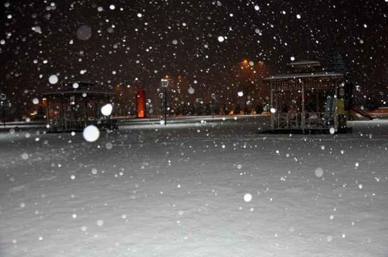 İstanbul ve Ankara başta olmak üzere birçok ilde eğitime kar engeli