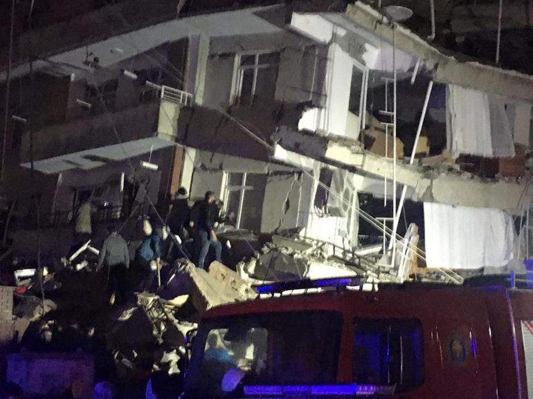 Kahramanmaraş merkezli 7.4 büyüklüğünde deprem; 5 bölge sallandı, çok sayıda ilde yıkım var