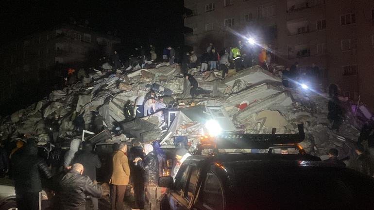 Kahramanmaraş merkezli 7.4 büyüklüğünde deprem; 5 bölge sallandı, çok sayıda ilde yıkım var