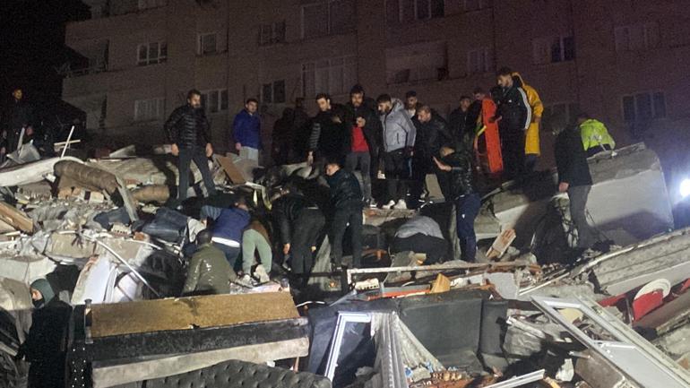 Kahramanmaraş merkezli 7.4 büyüklüğünde deprem; 5 bölge sallandı, çok sayıda ilde yıkım var
