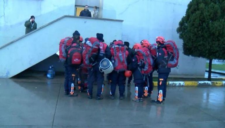 İstanbuldan deprem bölgesine arama kurtarma ekipleri gidiyor