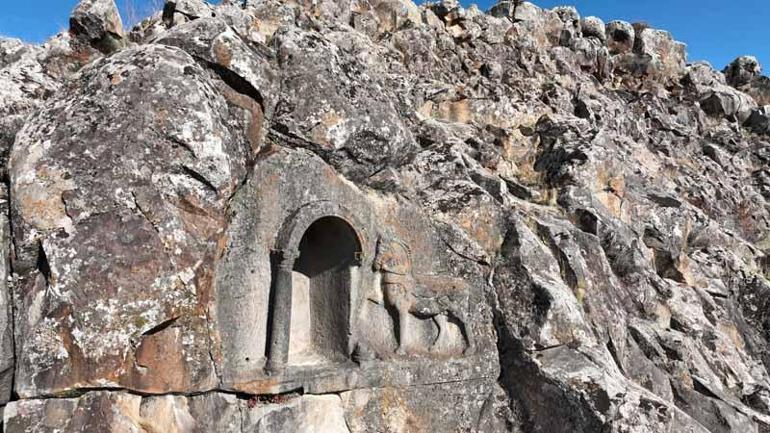 Prof. Dr. Muşmal: 70 ton ağırlığındaki Fasıllar Anıtı yerde yatıyor