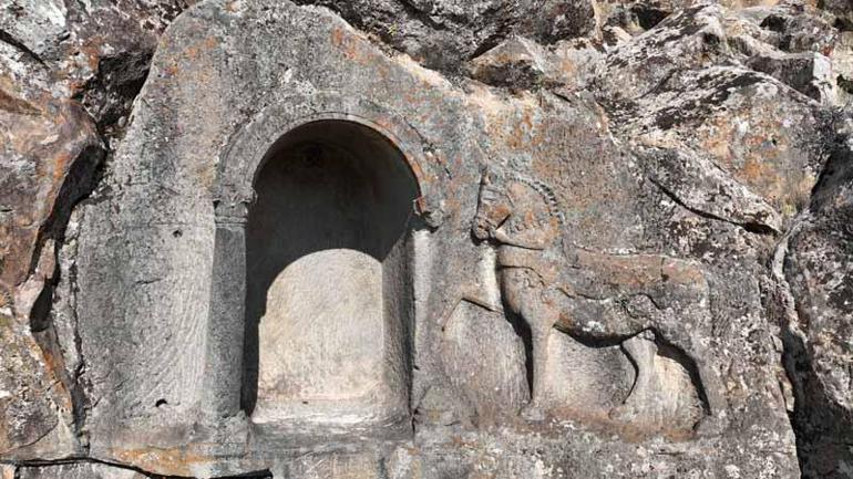 Prof. Dr. Muşmal: 70 ton ağırlığındaki Fasıllar Anıtı yerde yatıyor