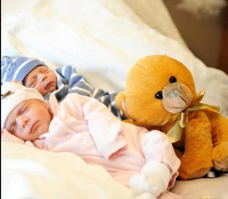 Depremde ölen avukat, eşi ve ikizleri son yolculuklarına uğurlandı