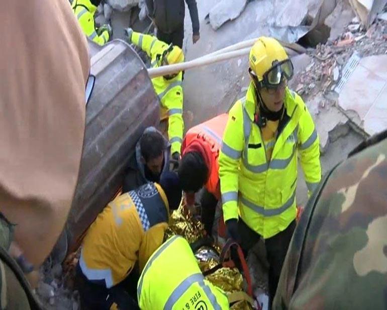 Kahramanmaraşta otel enkazından 52 saat sonra yaralı kurtarıldı