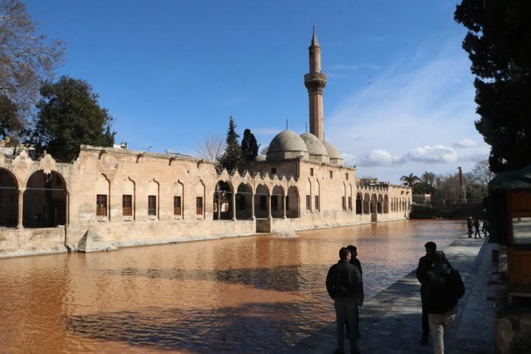Balıklıgöl’ün suyu, deprem sonrası çamur rengine döndü